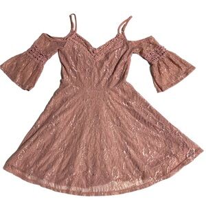 City Triangles Cold Shoulder Lace Bell Sleeve Cocktail Dress Juniors Size 3